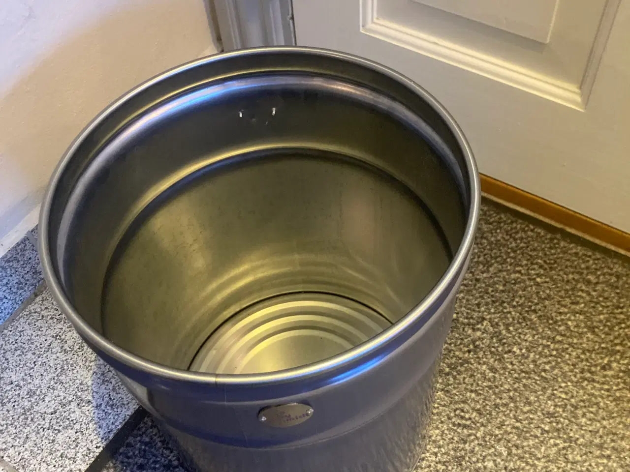 Billede 4 - Audi skraldespand - onebyschmidt - olietønde 