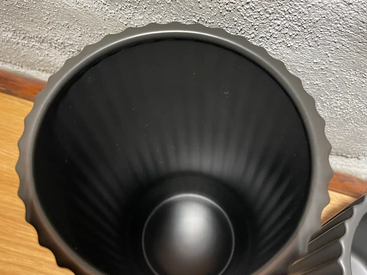 Billede 5 - Lyngby vaser sort 2stk.