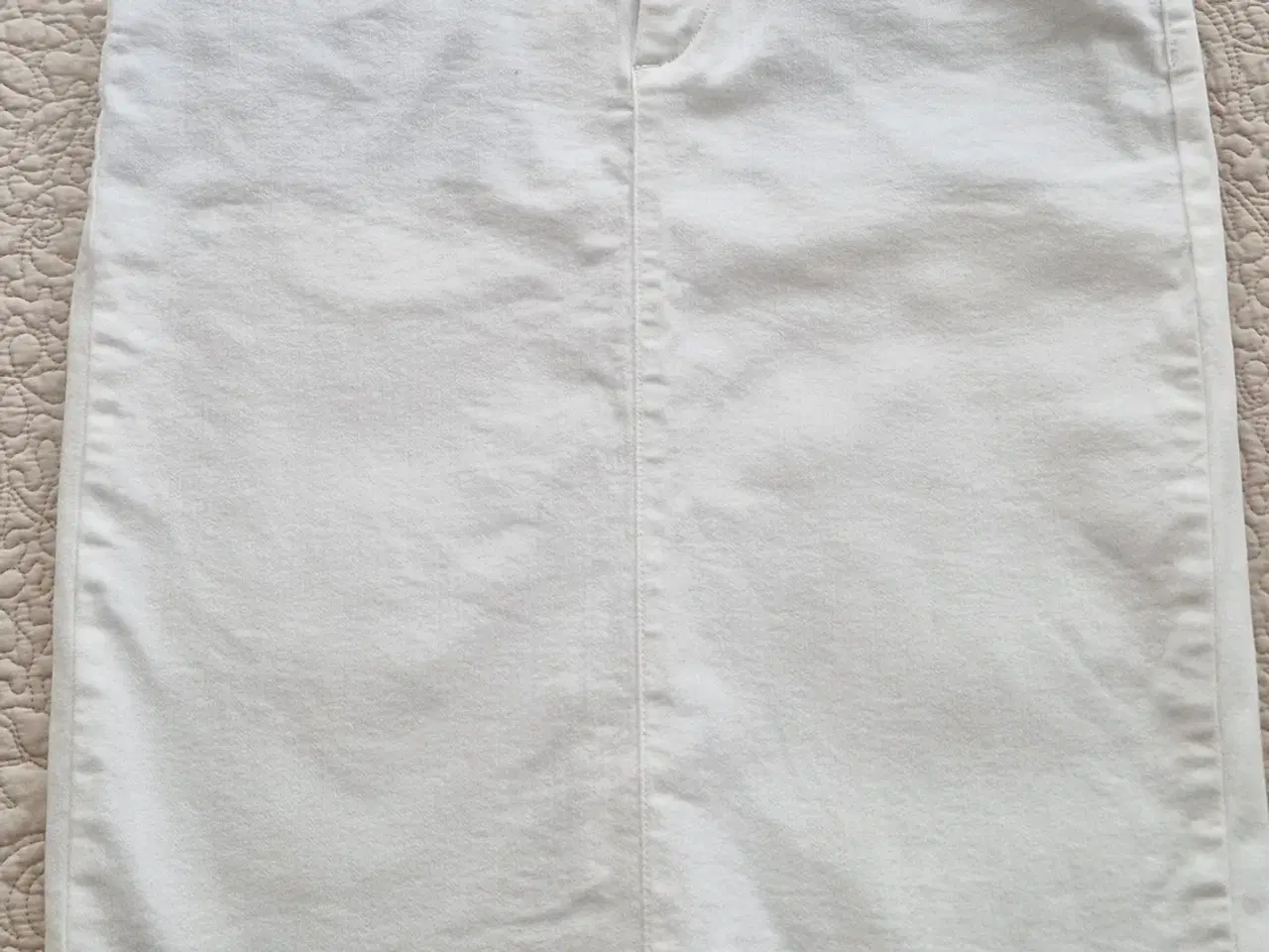 Billede 1 - Nederdel, hvid canvas med stretch, mrk. Gant