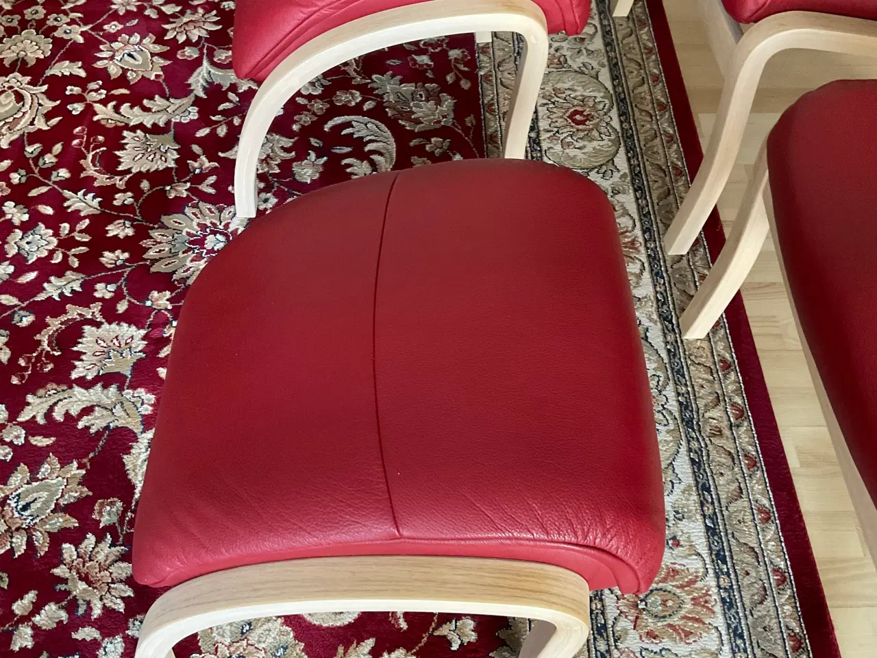 Billede 3 - Bend - rød læder hvilestol med skammel