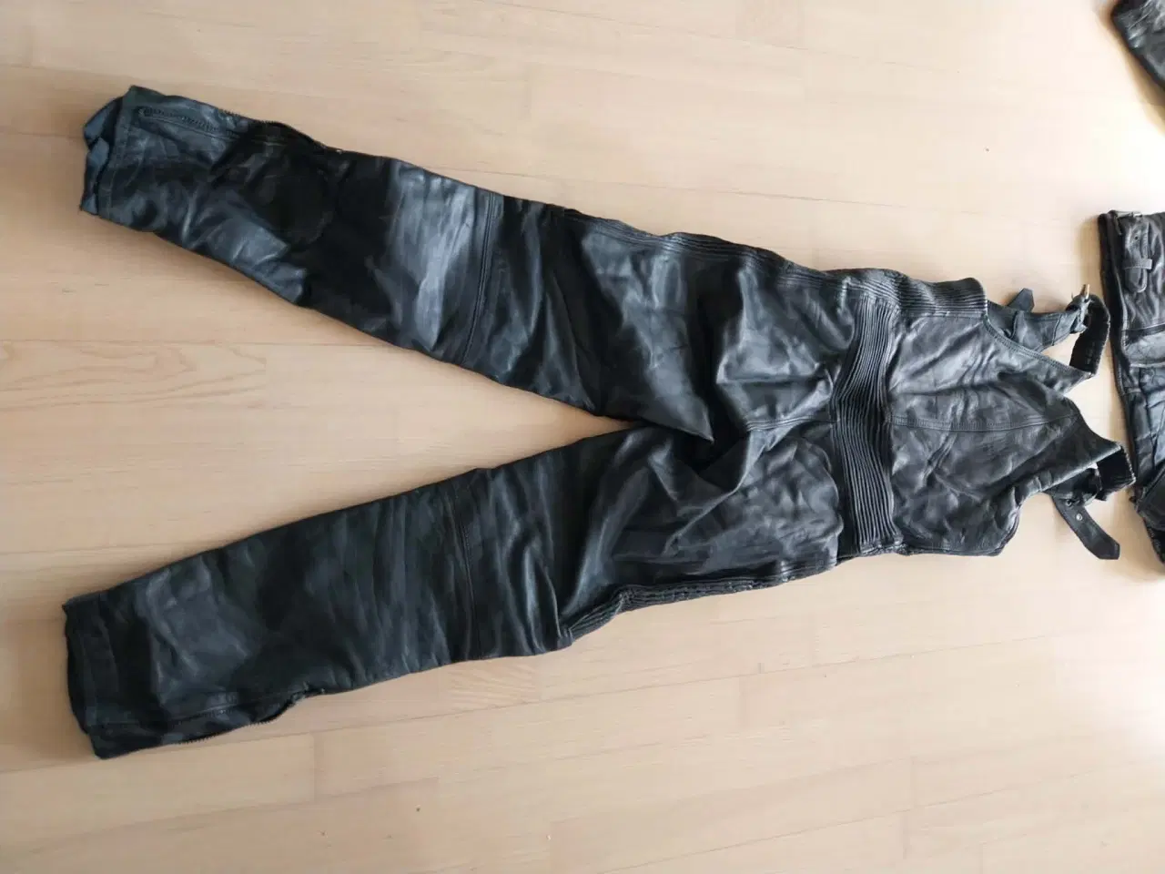 Billede 6 - Jakke + smækbuks str 48 kr. 450