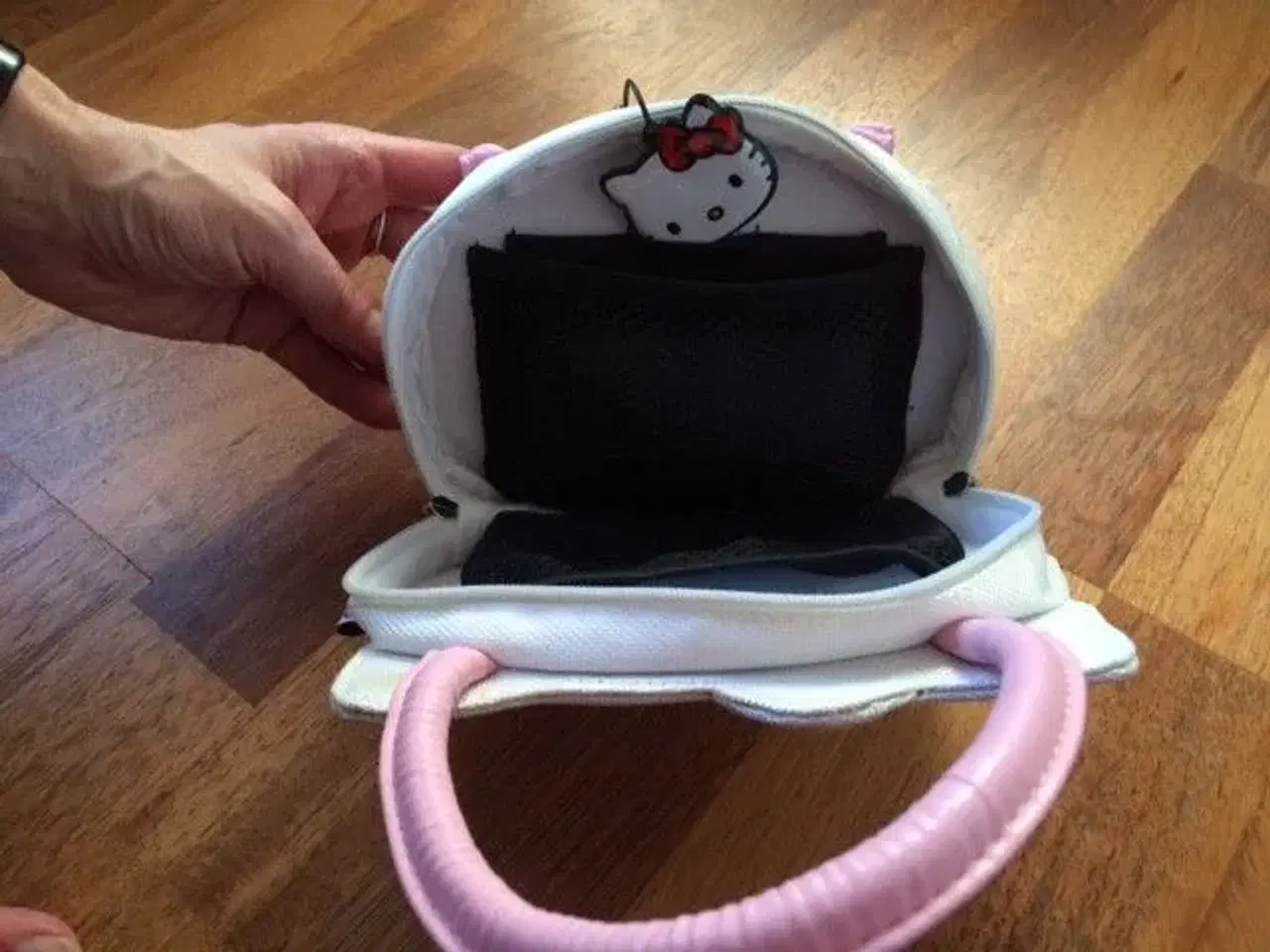 Billede 2 - Hello Kitty Nintendotaske