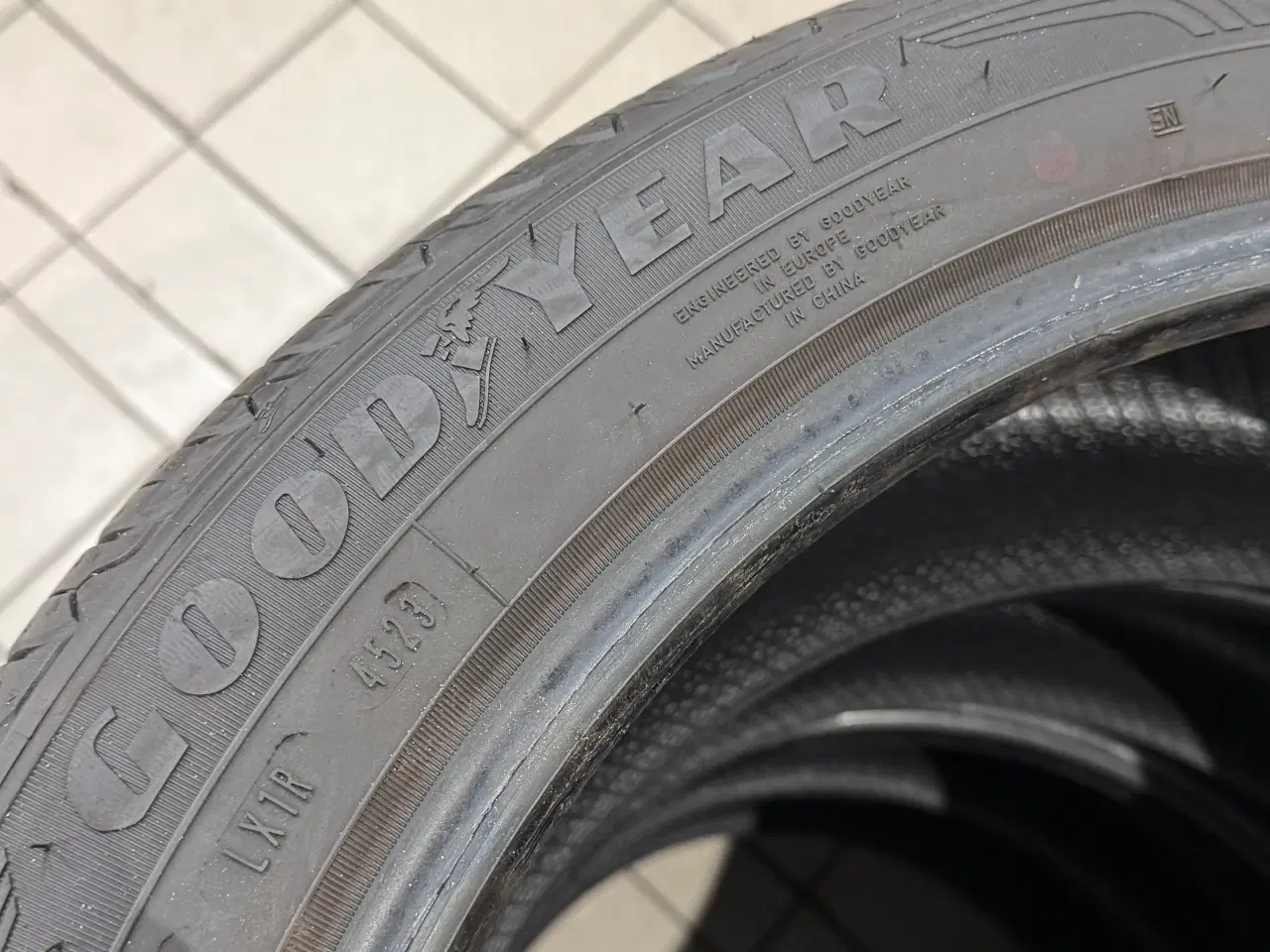 Billede 2 - Goodyear 245/45-19 sommer 