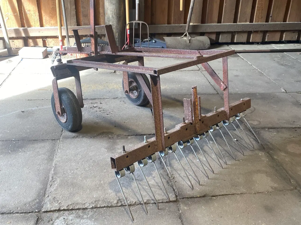 Billede 1 - Gårdspladsrive