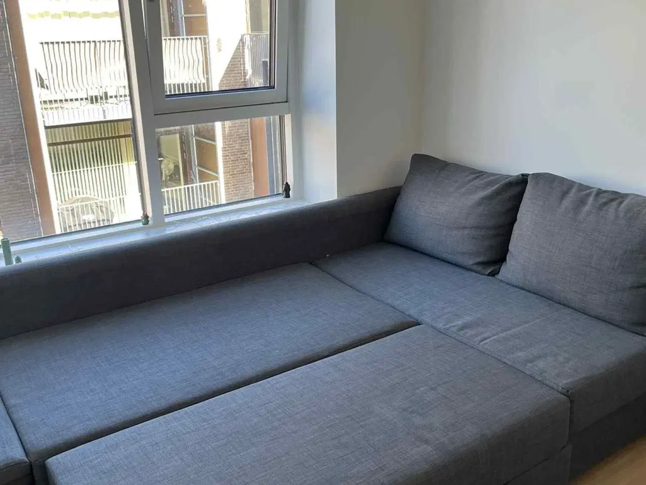 Billede 2 - Mørkegrå Ikea hjørnesovesofa m. opbevaring 