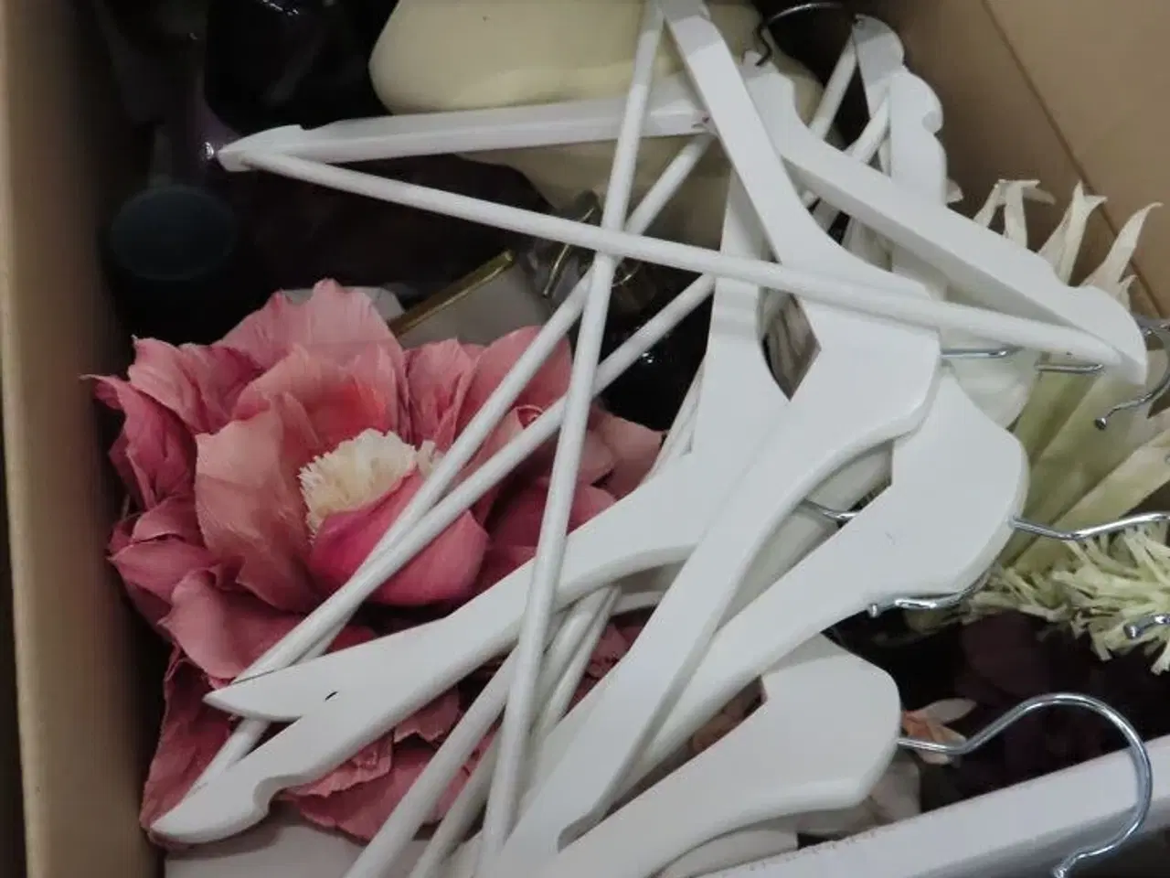 Billede 4 - Indhold af te-køkken samt diverse brugskunst