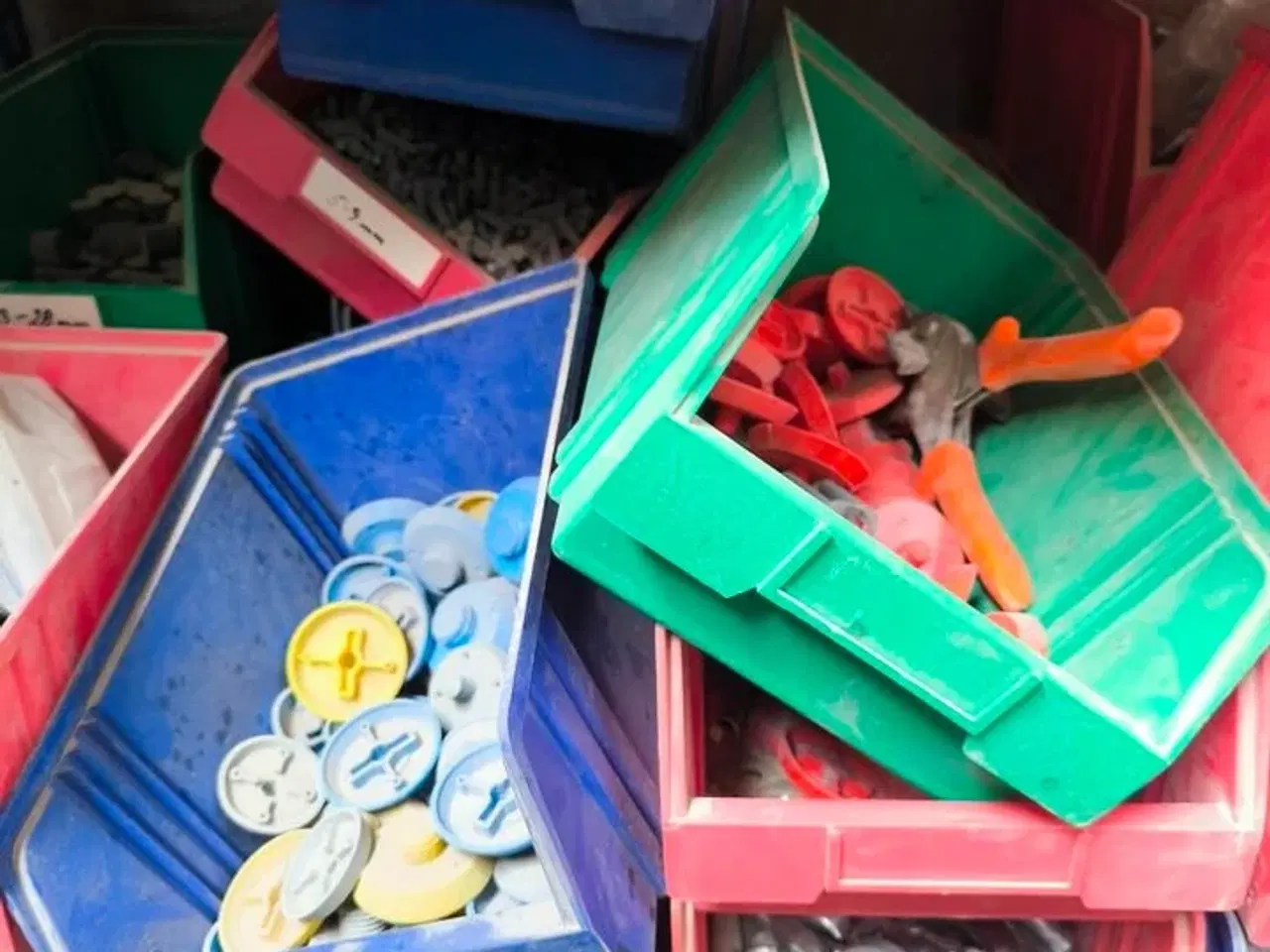 Billede 7 - Indhold på reoler