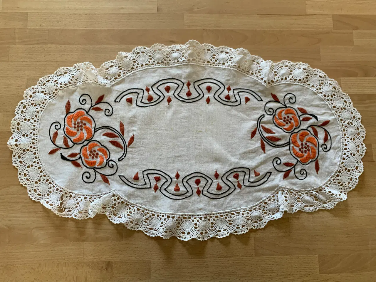 Billede 1 - Gamle duge - bordløbere