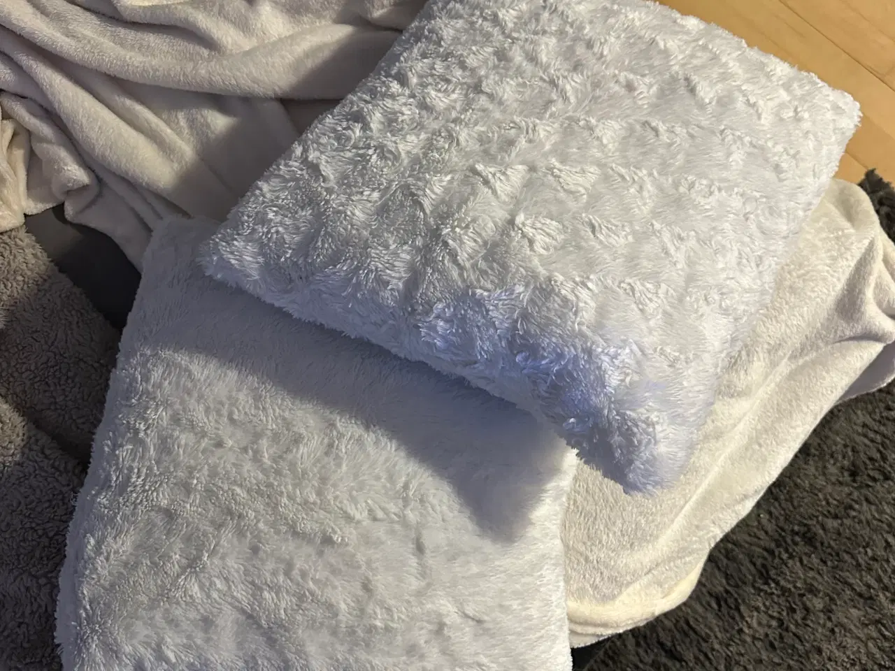 Billede 1 - 2 Pyntepuder sælges 