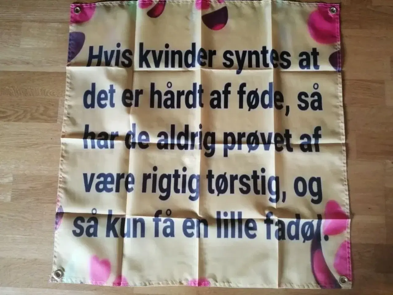 Billede 8 - øl banner som der er i loftet på Engelske barer