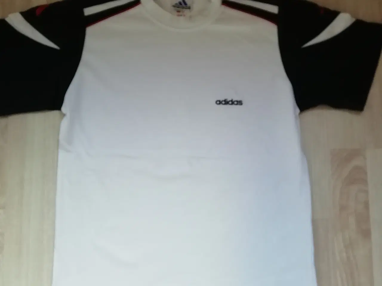 Billede 1 - T-shirt str. 152, Adidas