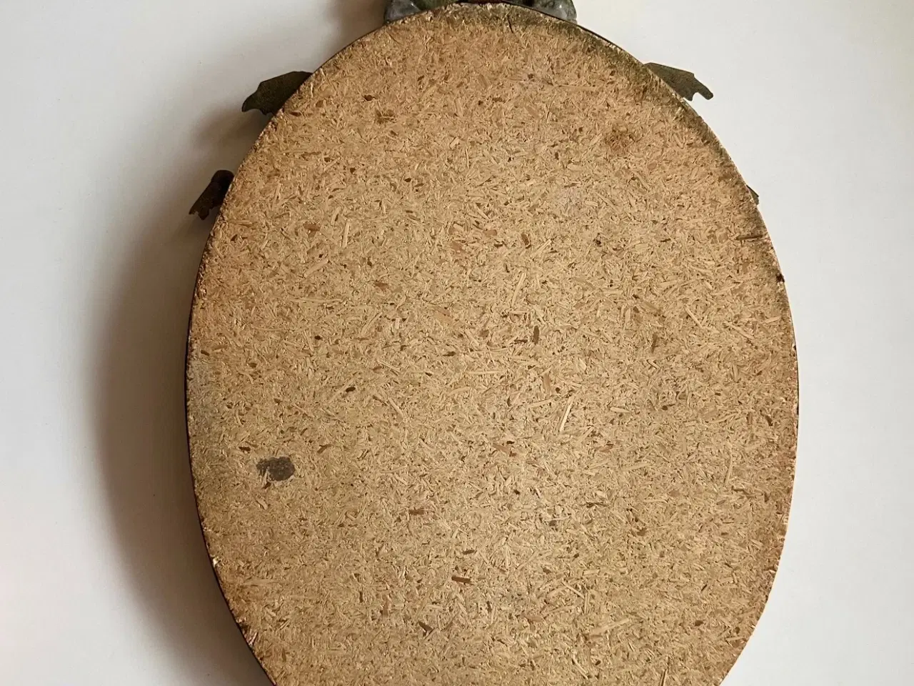 Billede 5 - Messingspejl, relief i toppen