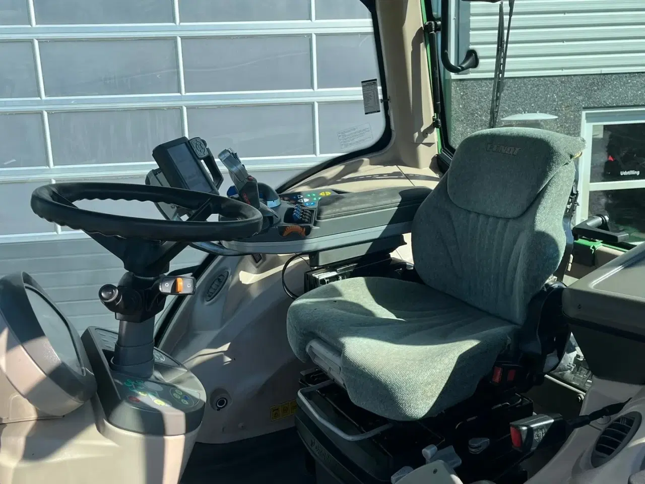 Billede 6 - Fendt 828 Profi model. Meget flot traktor med nye fordæk.