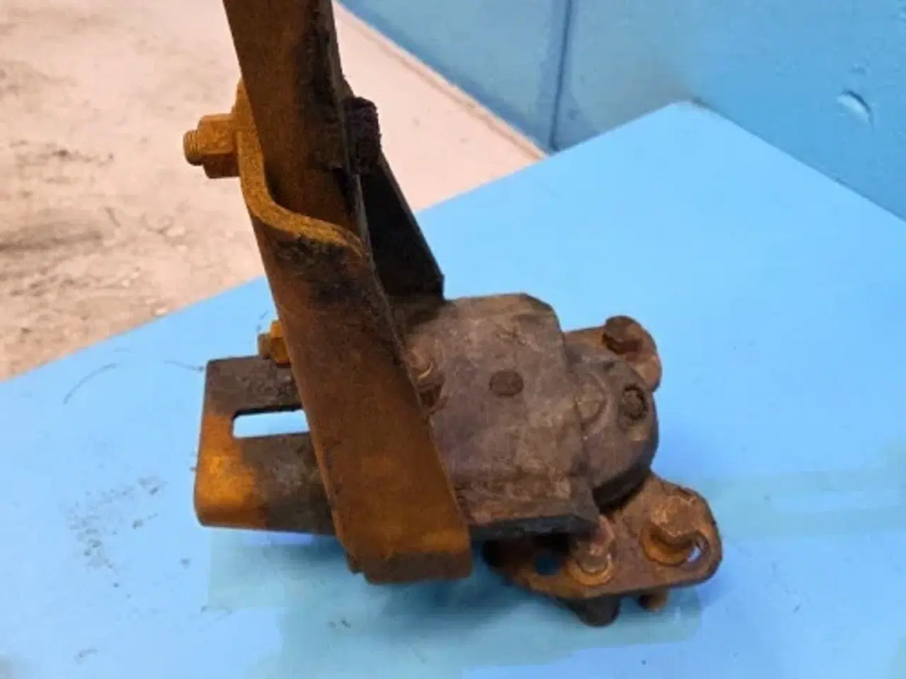 Billede 16 - Case Maxxum 150 Hjulskærm Beslag R.  47802224