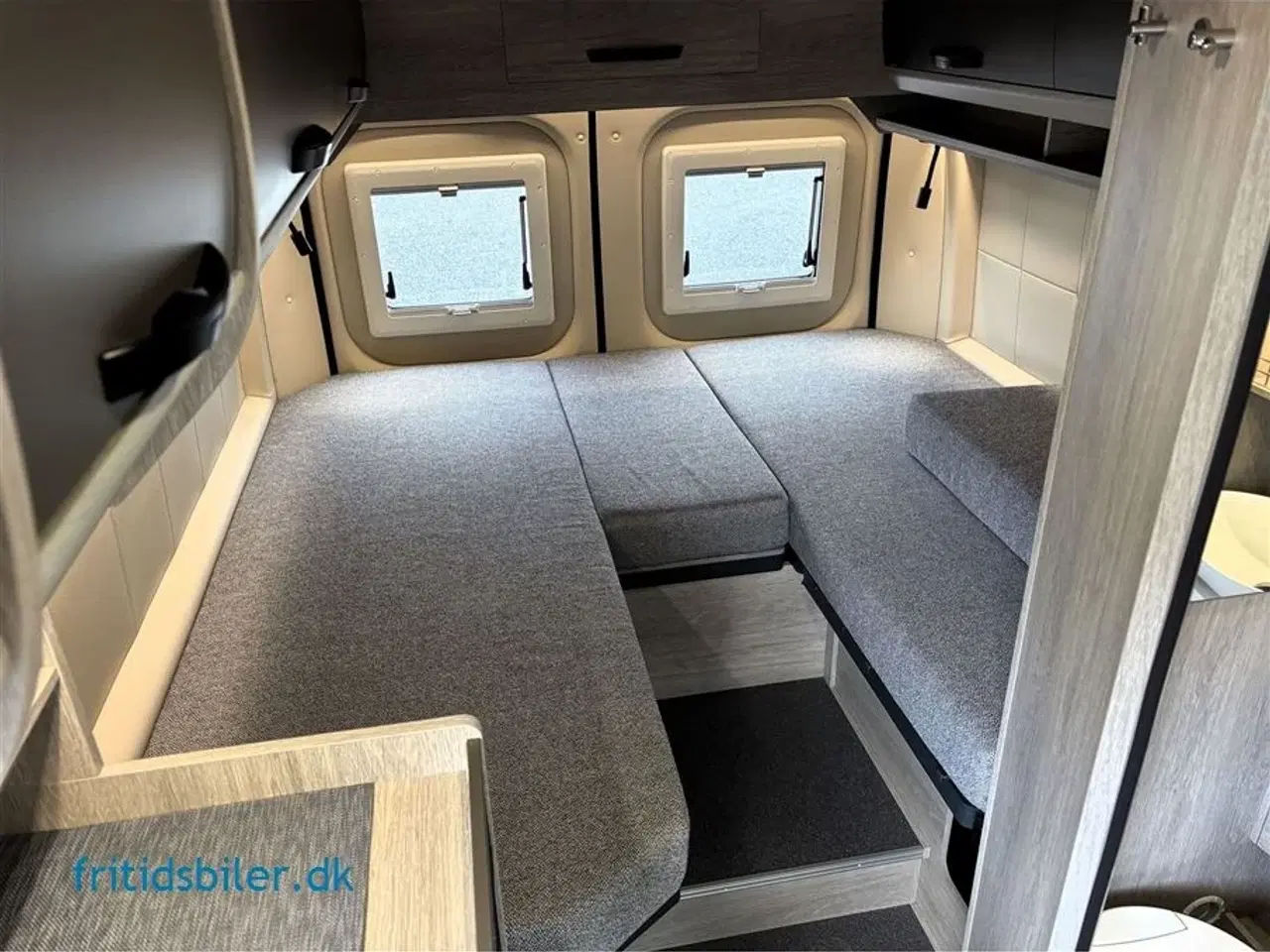 Billede 5 - 2025 - Bravia 636 180 Hk   Bravia 636 Med hævetag campervanen med masser af plads til 4 personer