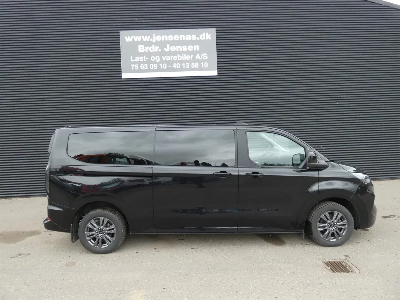Billede 2 - Ford Tourneo Custom 320 L2H1 2,0 EcoBlue Titanium 170HK 8g Aut.