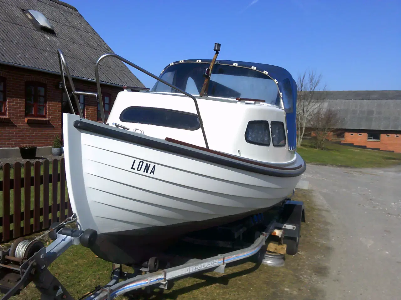 Billede 1 - Motorbåd med ophalertrailer.