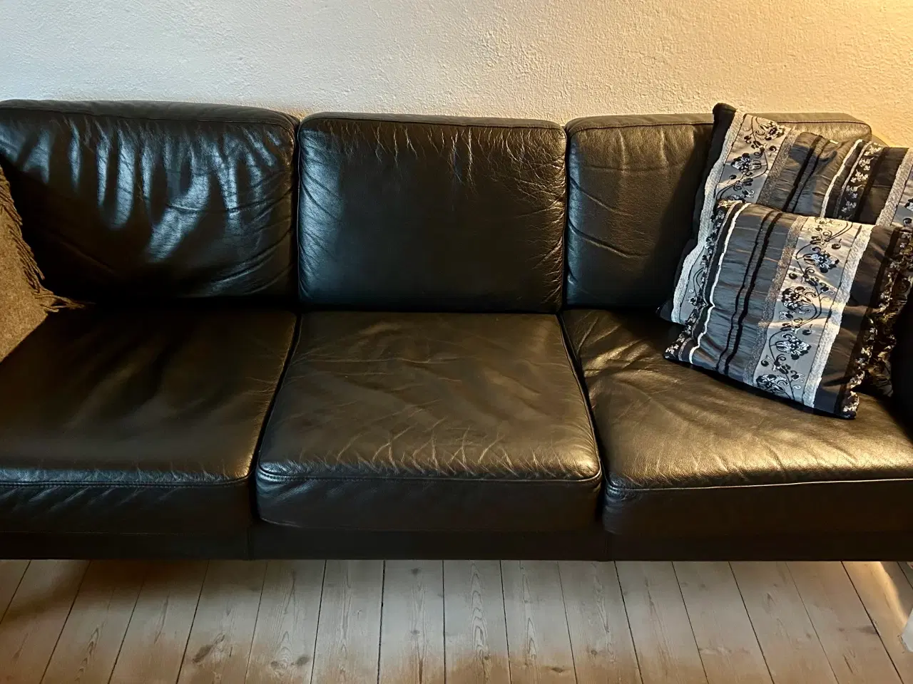 Billede 2 - Sofasæt 2/3 læder m/bøgeramme. 