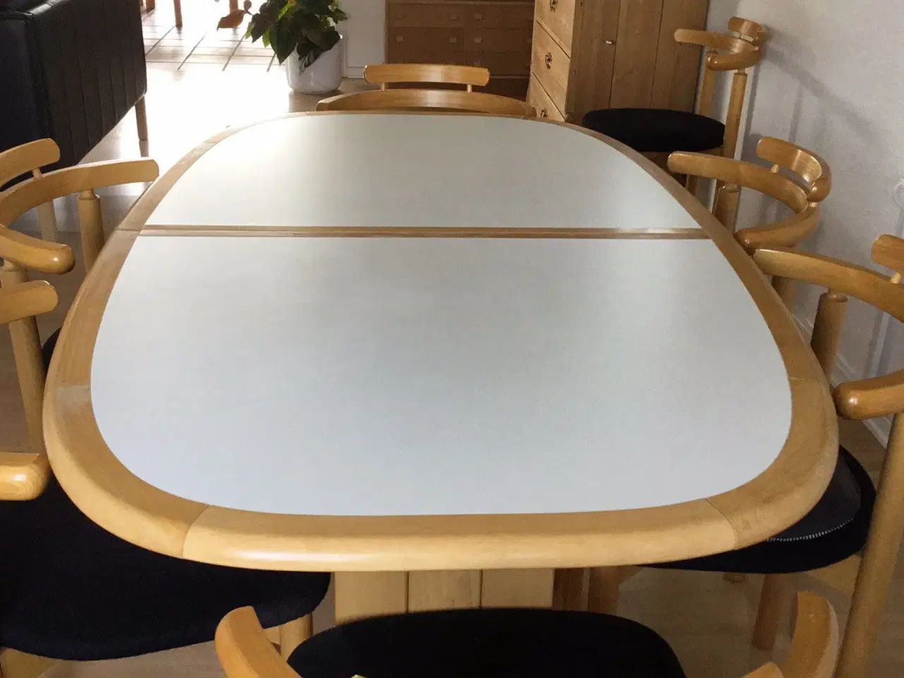 Billede 1 - Spisebord med 2 plader og 8 stole