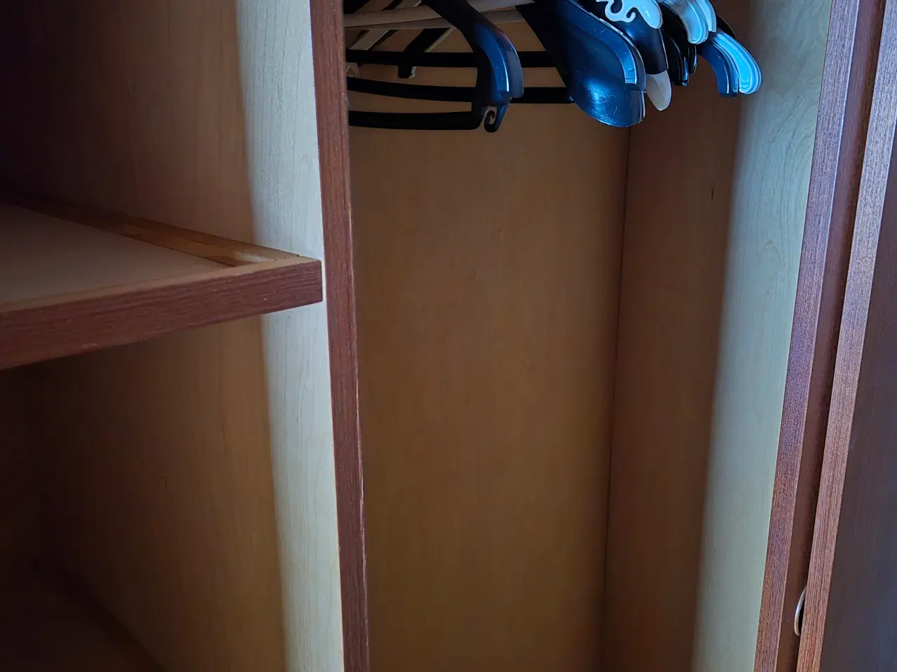 Billede 4 - Vintage garderobeskab i teaktræ