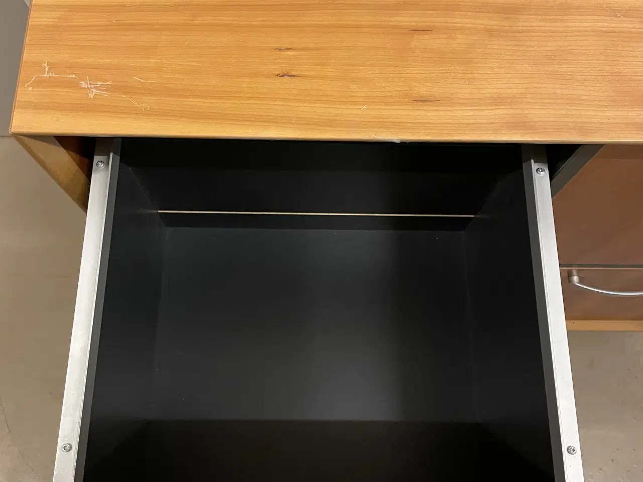 Billede 4 - Kommode på hjul - Kirsebærtræ