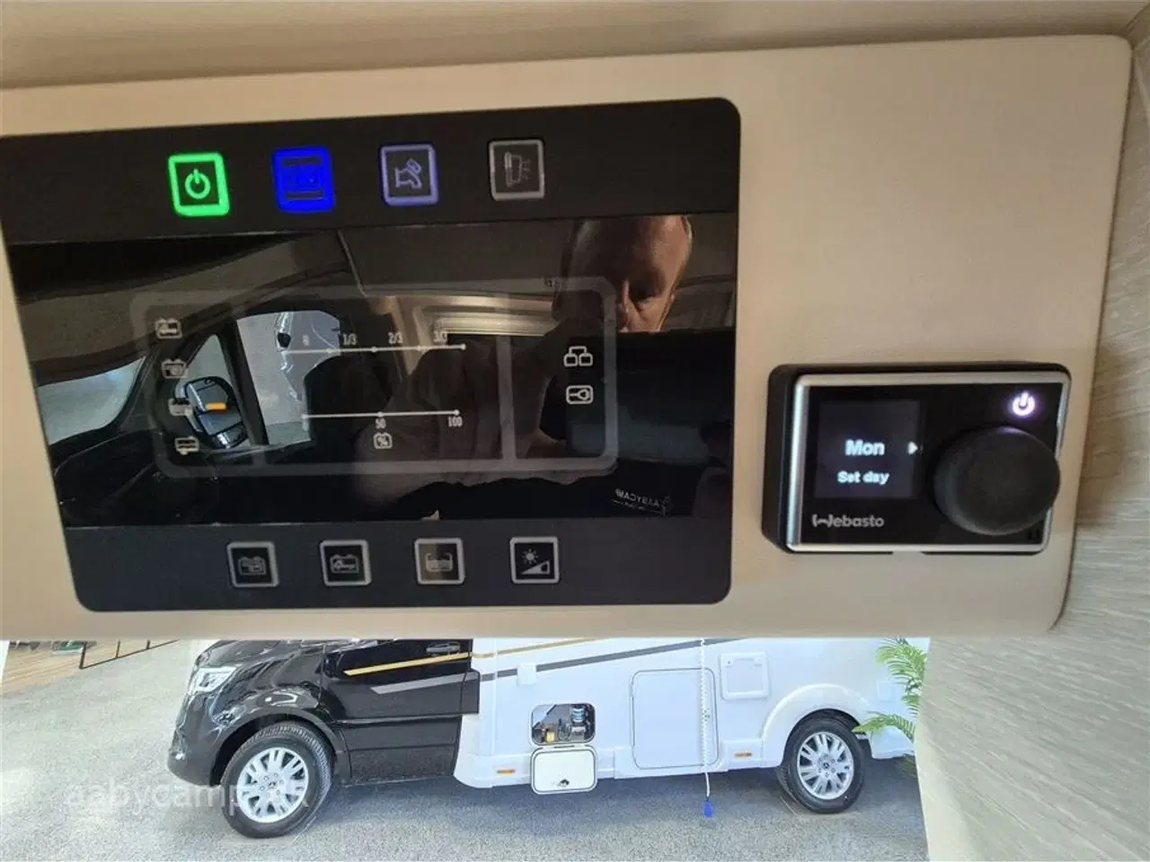 Billede 23 - 2023 - Tourne 6.0   solcelle. 200 Ah lithium Batteri. 2000w Inverter. kompressor køleskab. Elektrisk gulvvarme. Webasto Dieselfyr. Anhængertræk. udvendig bruser. Kun 43,000 km!!!