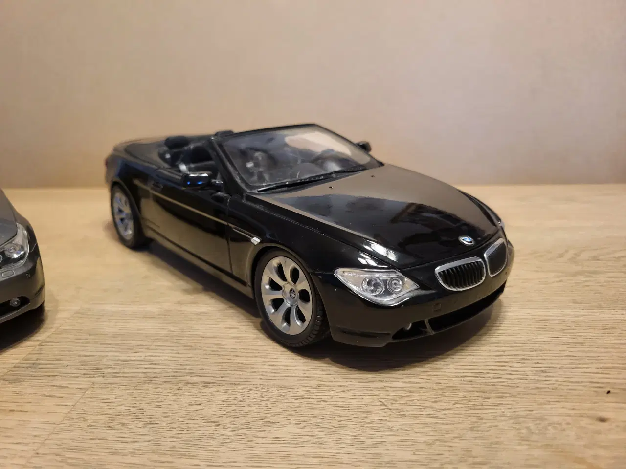 Billede 6 - Modelbil, BMW 645ci cabriolet, skala 1:18