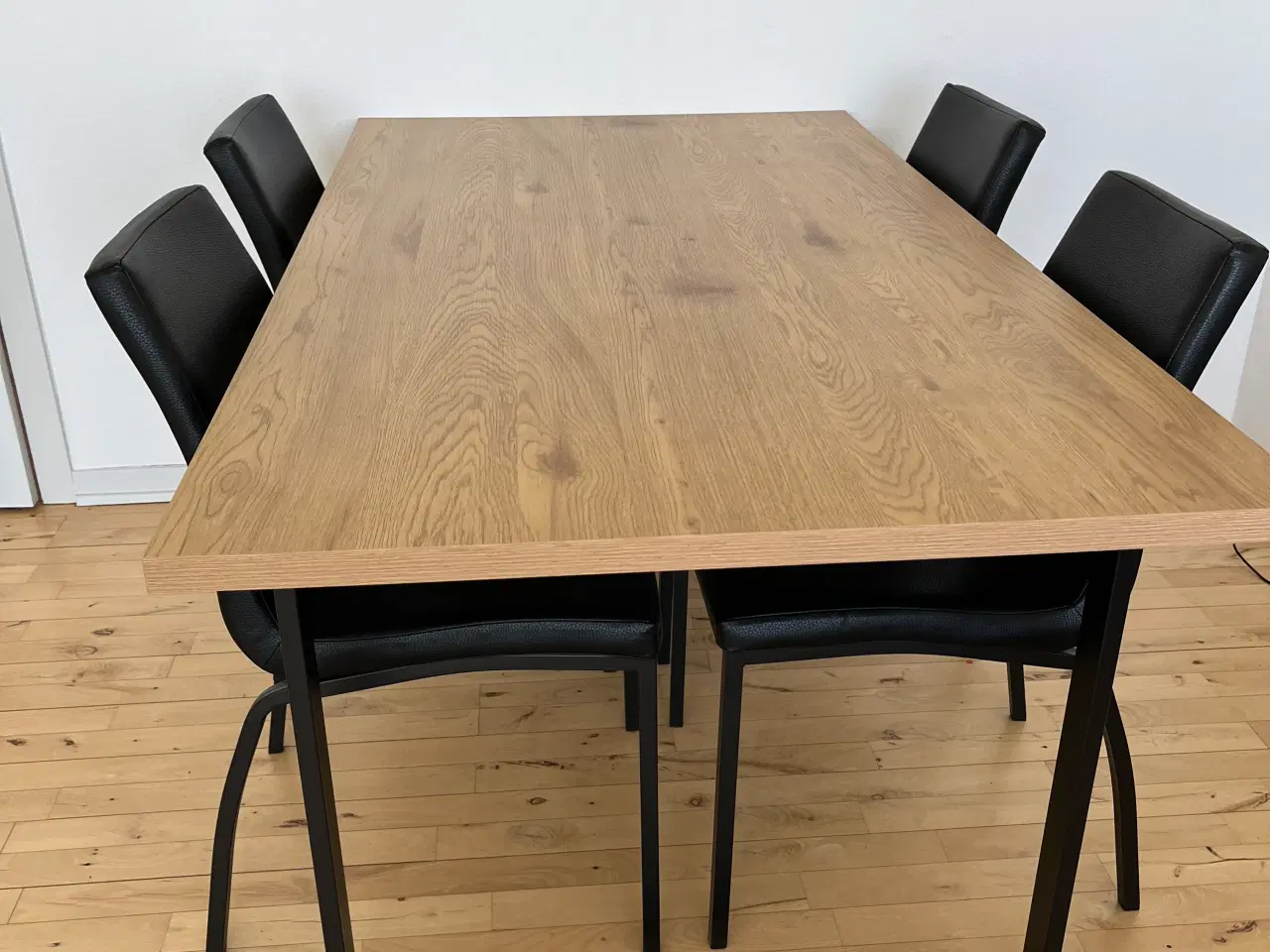 Billede 2 - Spise bord og stole