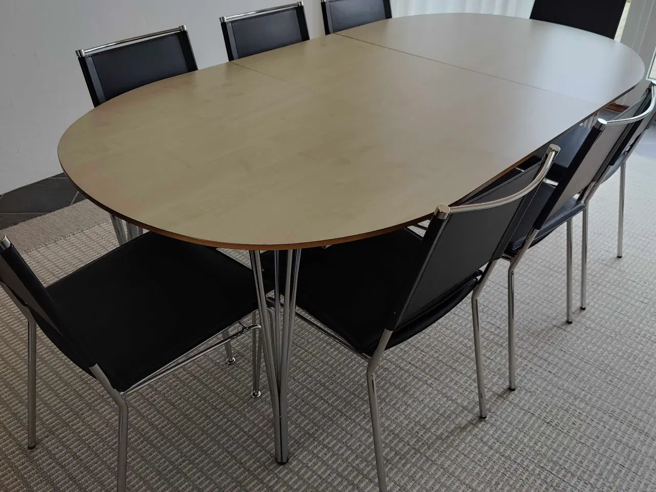 Billede 1 - Spisebord og stole