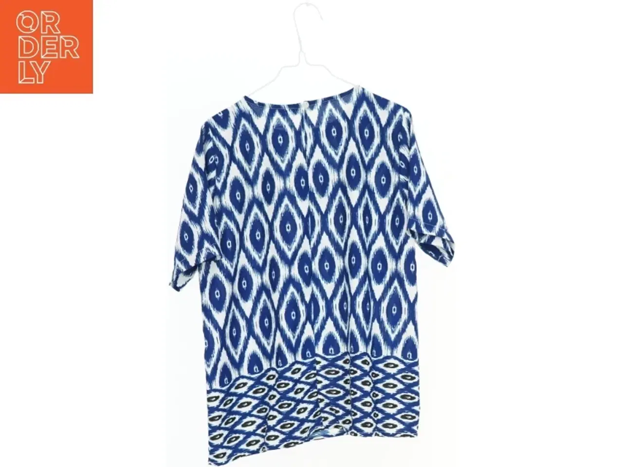 Billede 2 - Mønstret bluse fra Name It (str. 146)