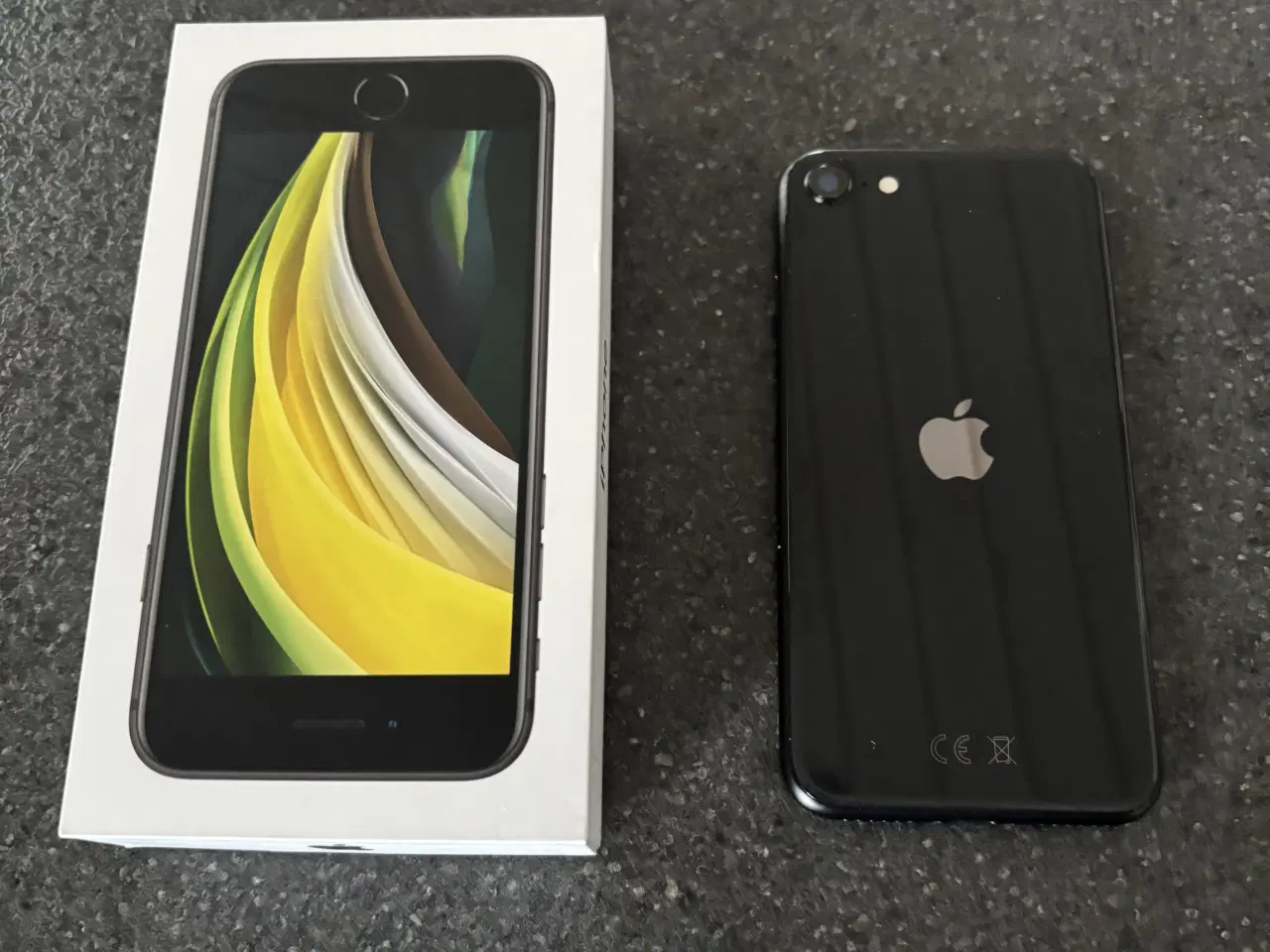 Billede 1 - iPhone SE 64 GB sælges