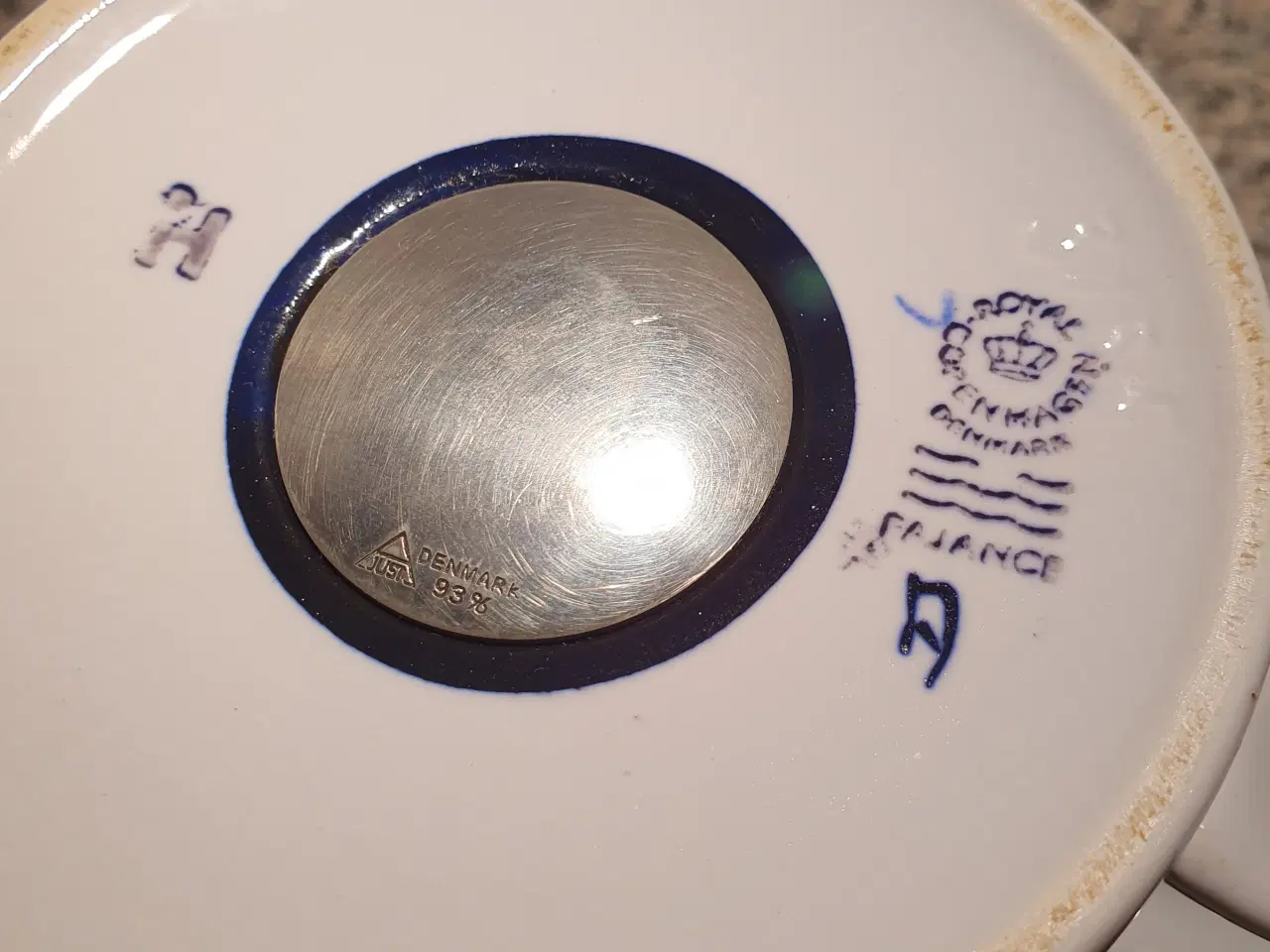 Billede 3 - royal copenhagen årskrus 1982, stor