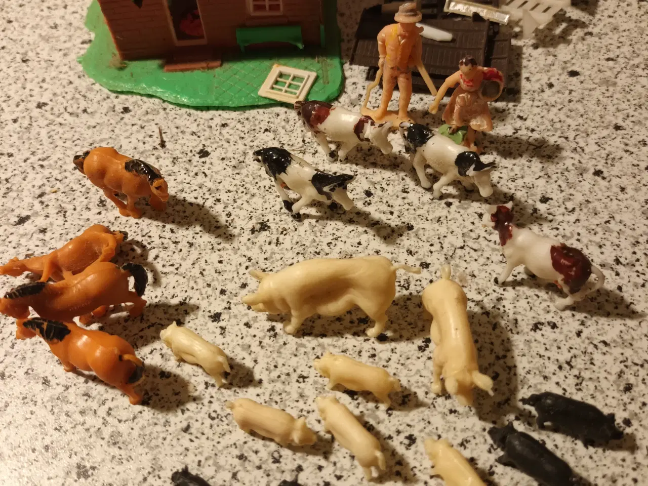 Billede 3 - Figurer af mennesker og dyr