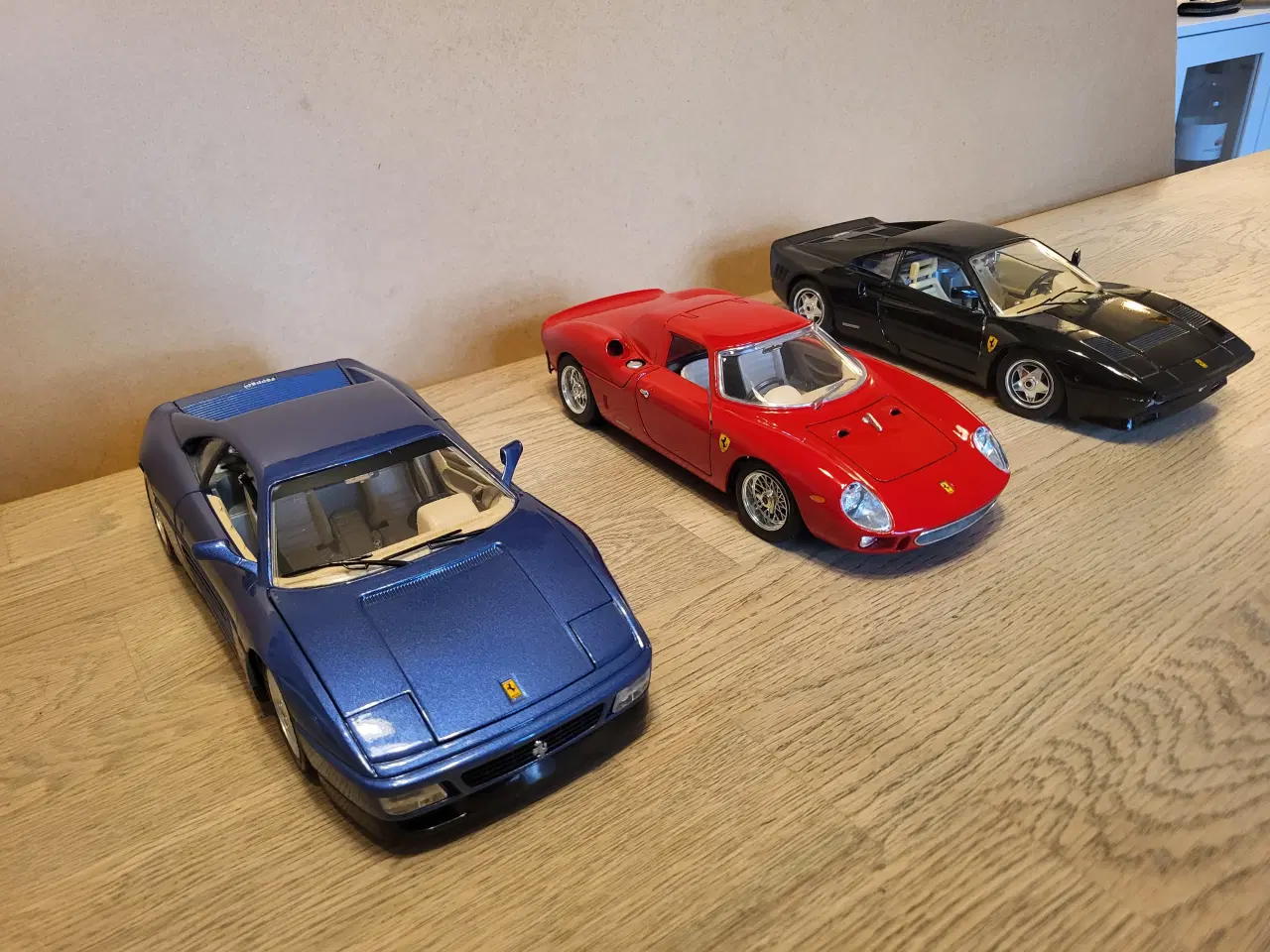 Billede 3 - Modelbiler 3 stk. 600 kr. 1:18