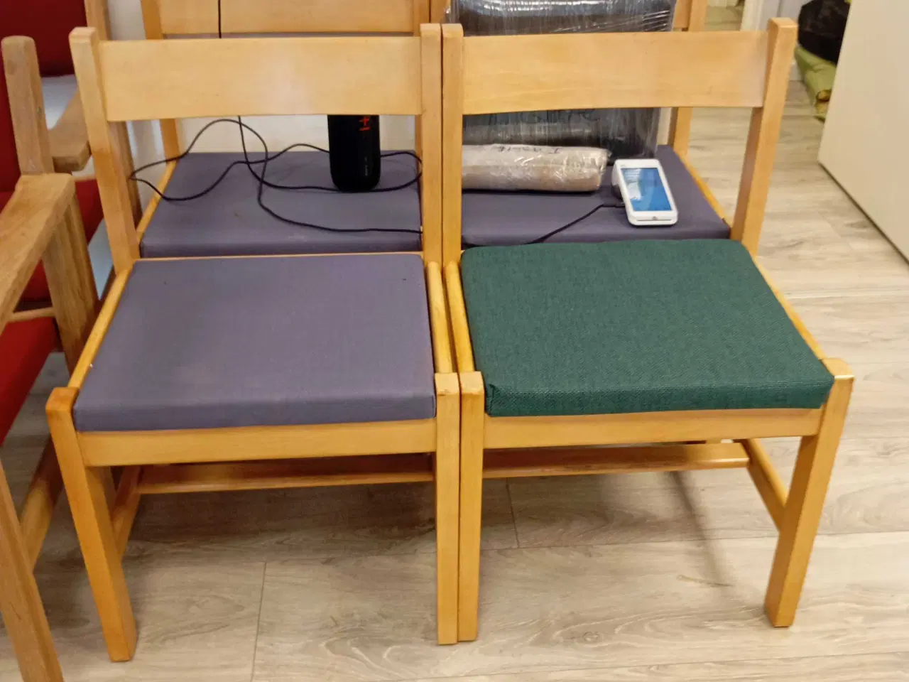 Billede 5 - 4 stk Hans J Wegner stole, med nyt betræk.