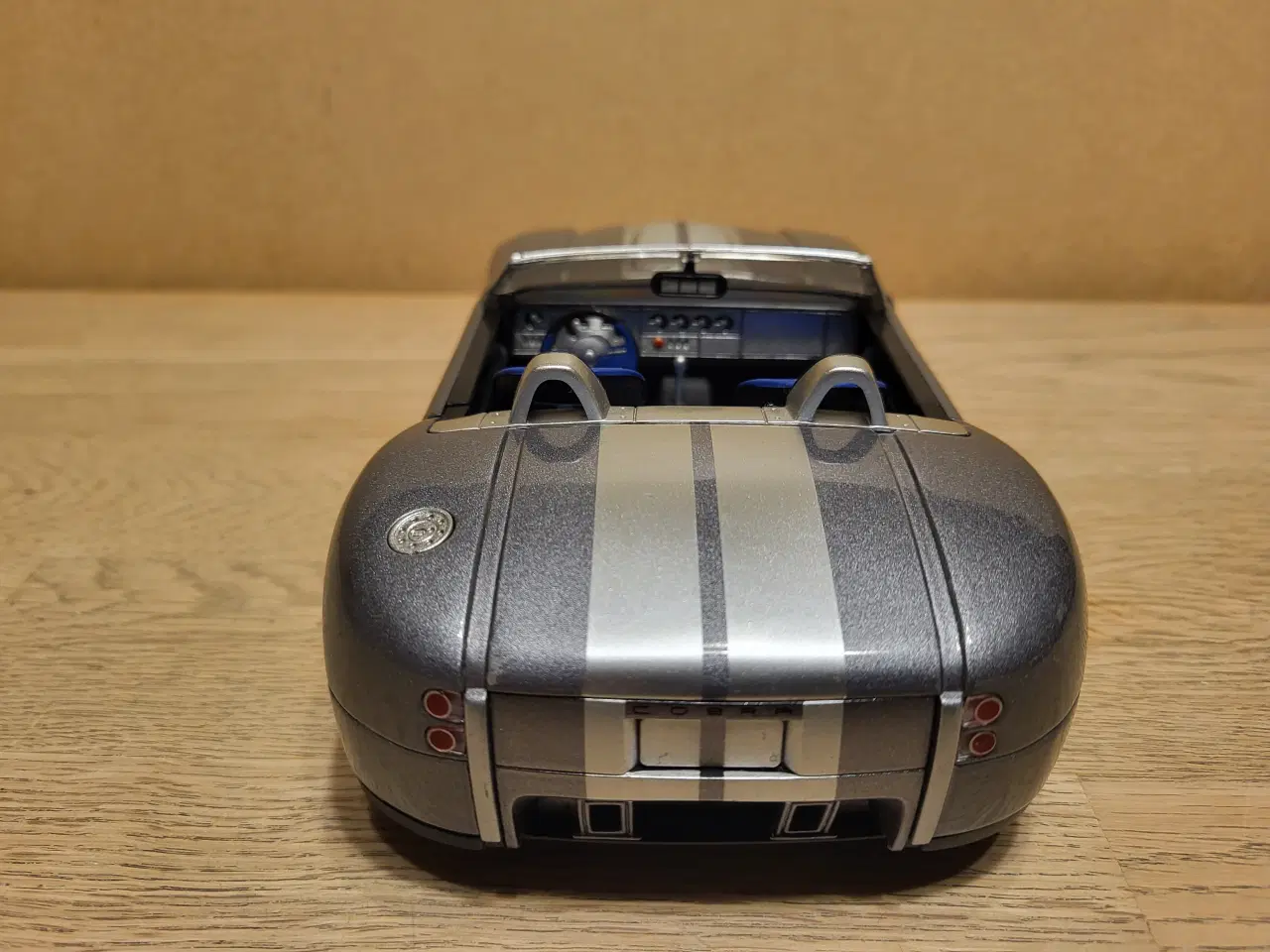 Billede 4 - Modelbil. Ford SHELBY COBRA Concept (2004) Skala 1