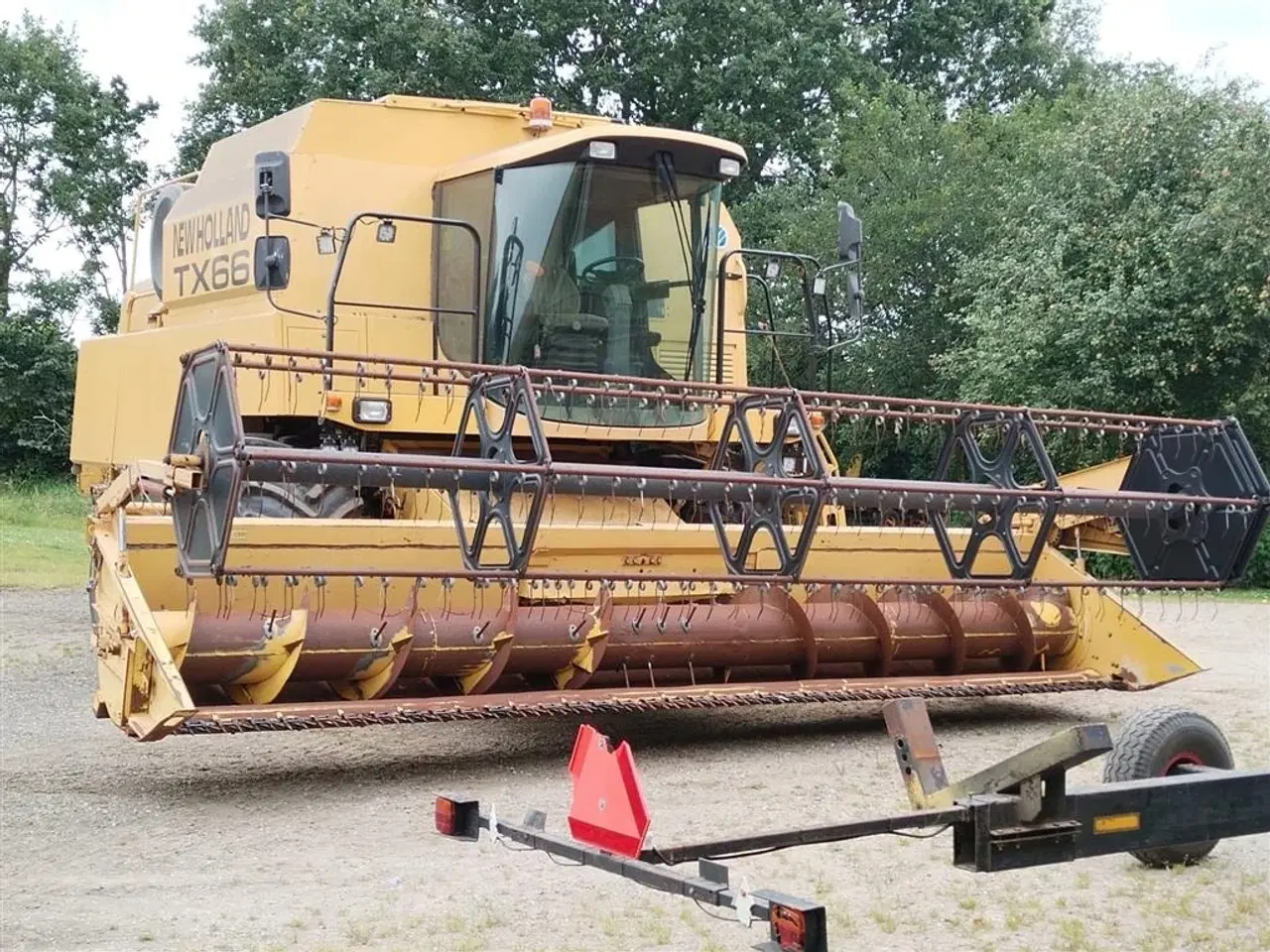 Billede 1 - New Holland TX 66 SLH årg. 1996, 3258 høsttimer og 4333 motortimer, selvoprettende soldkasse, 20 fods bord, stor tankoverbygning, maskinen er løbende serviceret