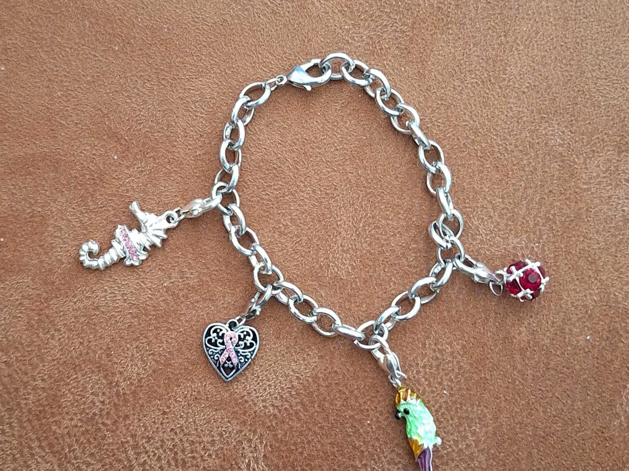 Billede 1 - Armbånd med charms 