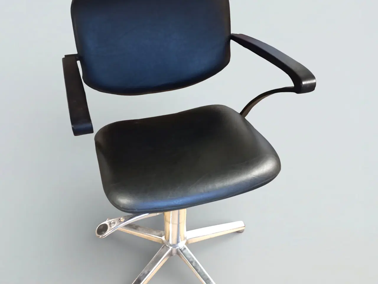 Billede 3 - Frisørstol i industrielt design – højdejusterbar