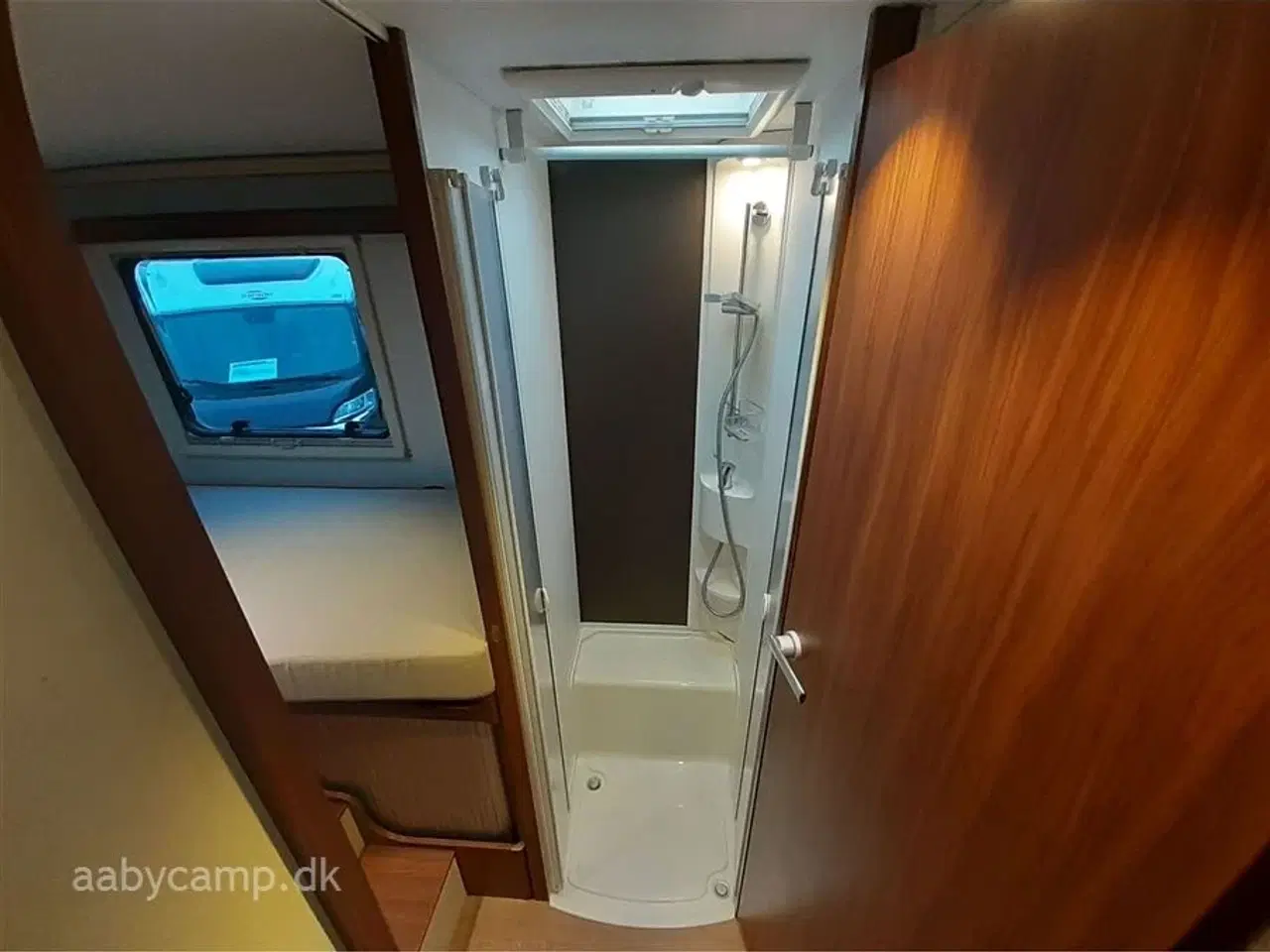 Billede 17 - 2017 - Adria Matrix Axess 670 SL   solcelle.batteri.markise.hæve/sænke cykelstativ på el.5 selepladser.helårsdæk.