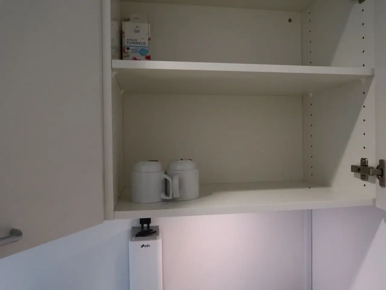 Billede 3 - Mikrobølgeovn samt div. Køkkenservice