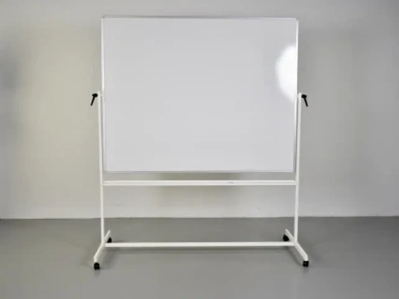 Billede 1 - Dobbeltsidet whiteboard svingtavle på hjul