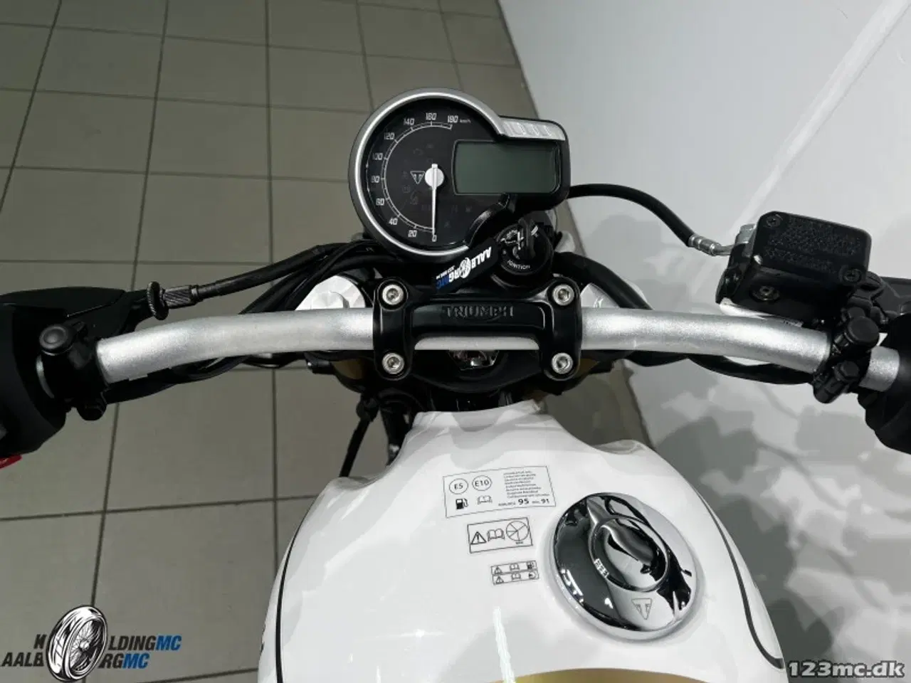 Billede 6 - Triumph Speed 400 WBPR Pearl Met White / Phantom Black