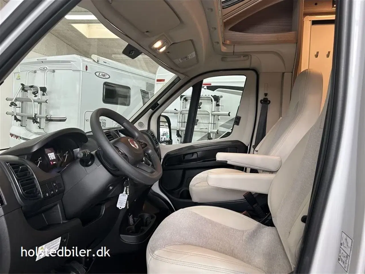 Billede 6 - 2023 - Carado T 337 Emotion   KM KUN 22000 og 9 trins automatgear.