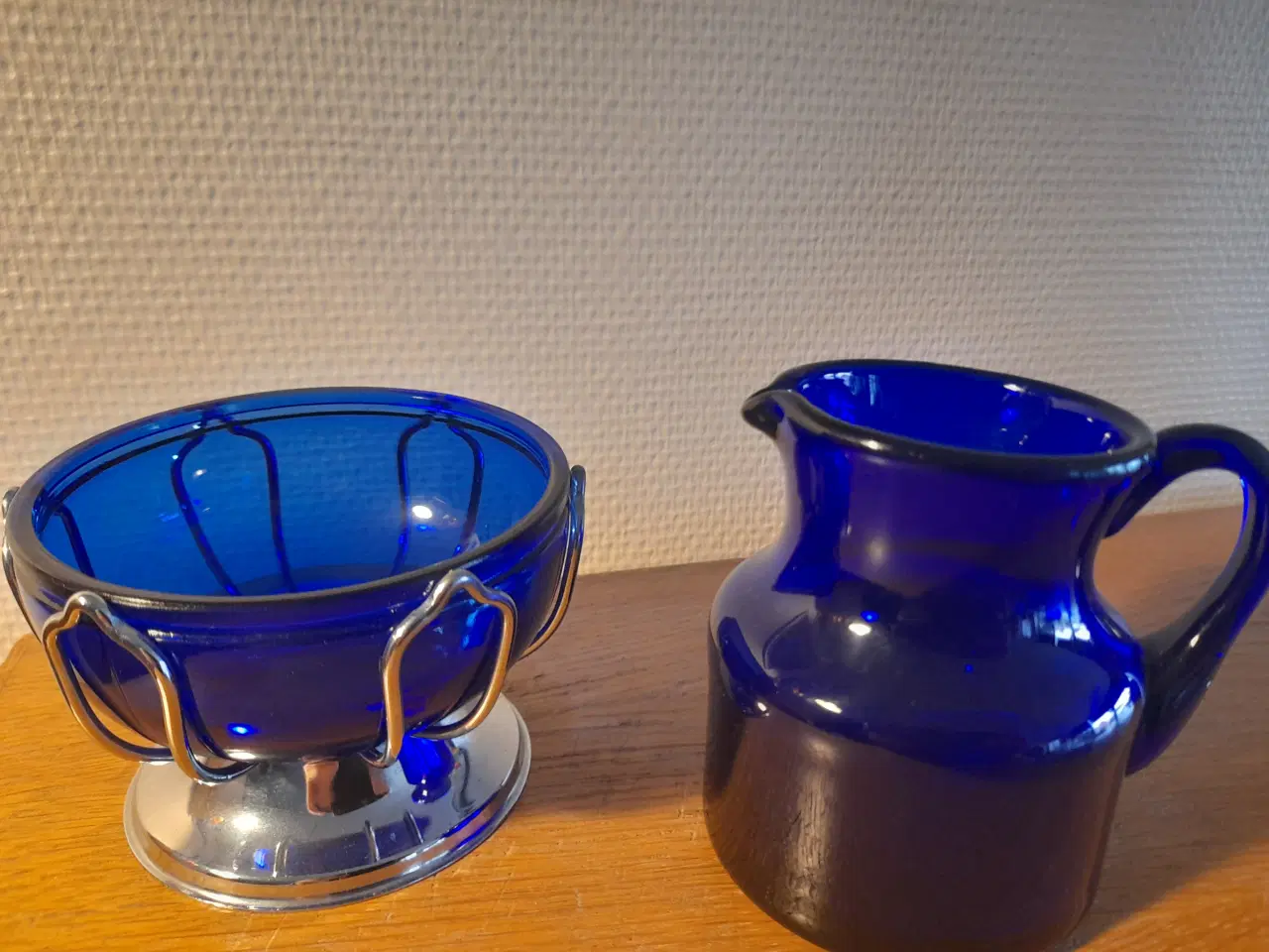 Billede 2 - Blå glasting, skål & kande, velholdte.