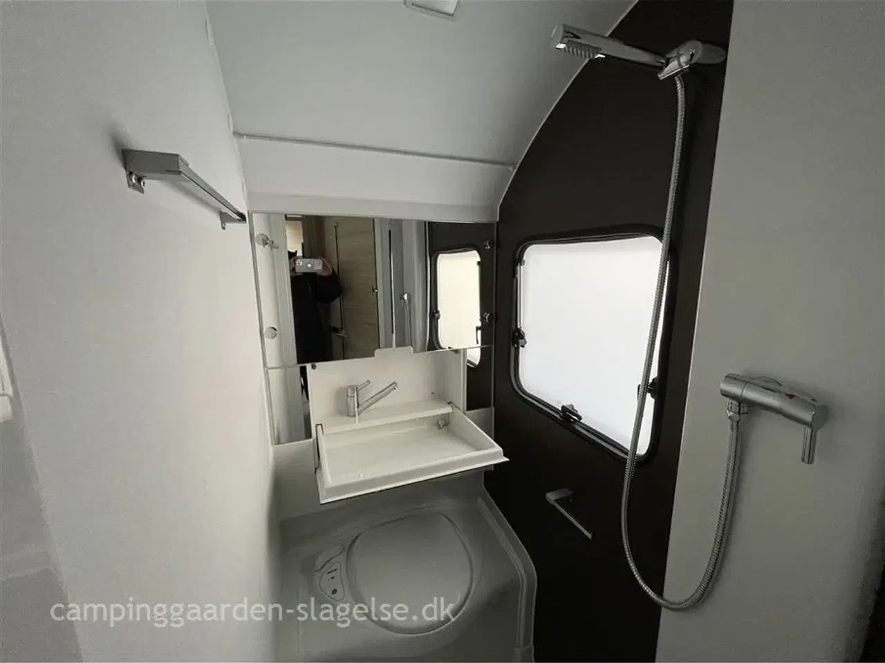 Billede 6 - 2022 - Adria Altea 402 PH Adria Altea 402 – kompakt campingvogn med dobbeltseng