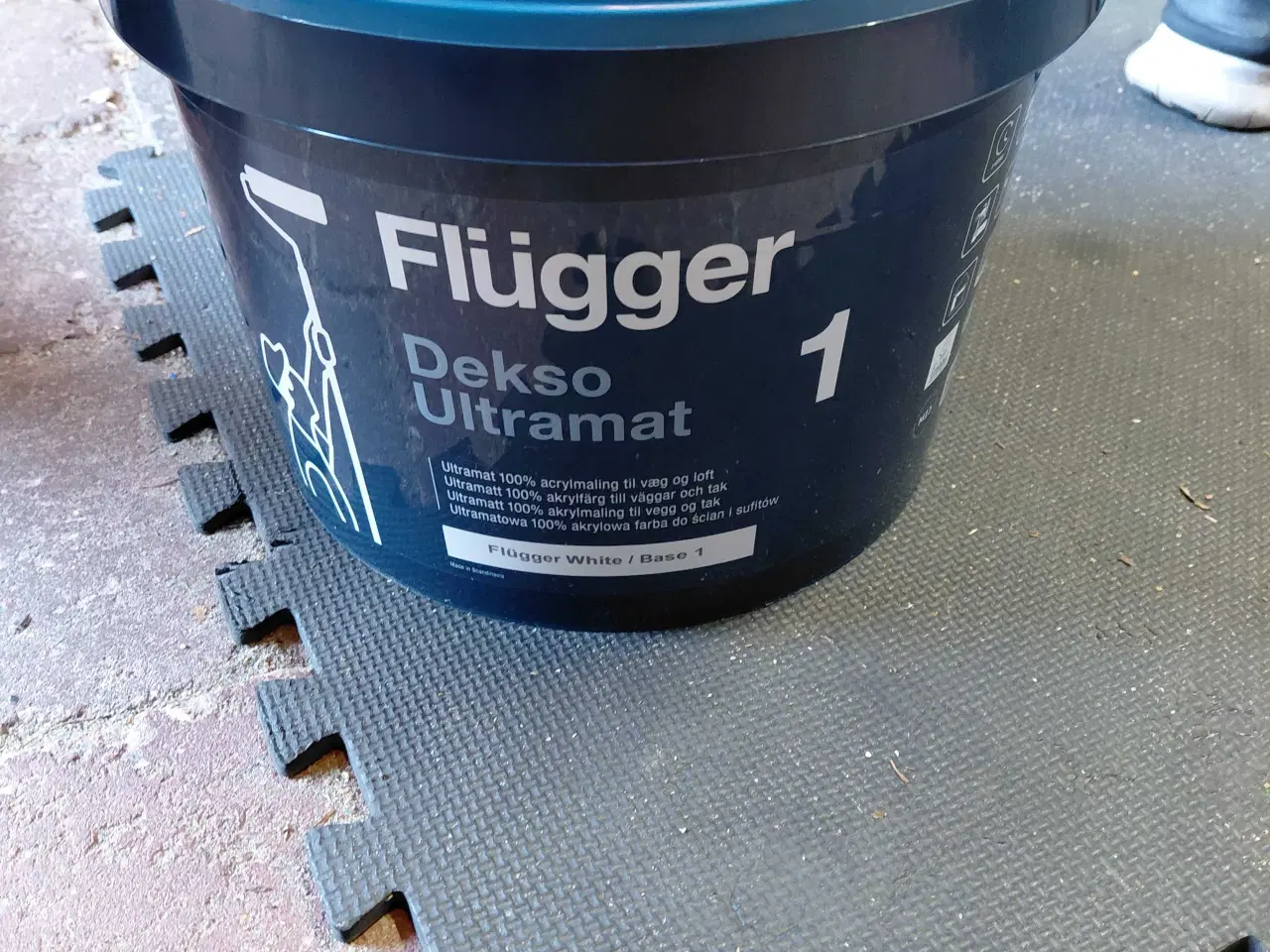 Billede 1 - En bøtte hvid maling i god kvalitet