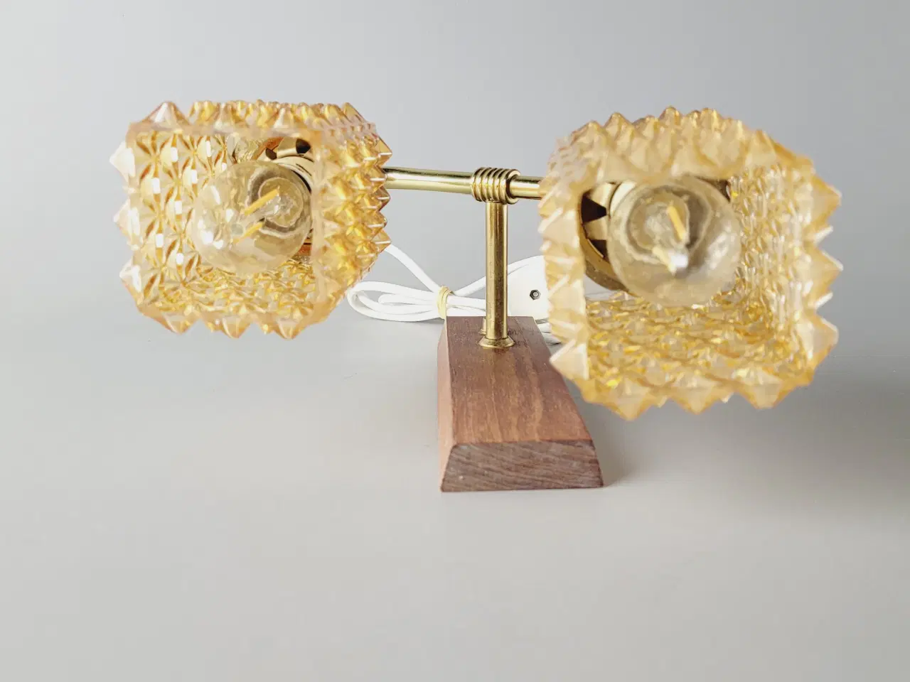 Billede 7 - ⭐️- Smuk retro væglampe i teak, messing og glas