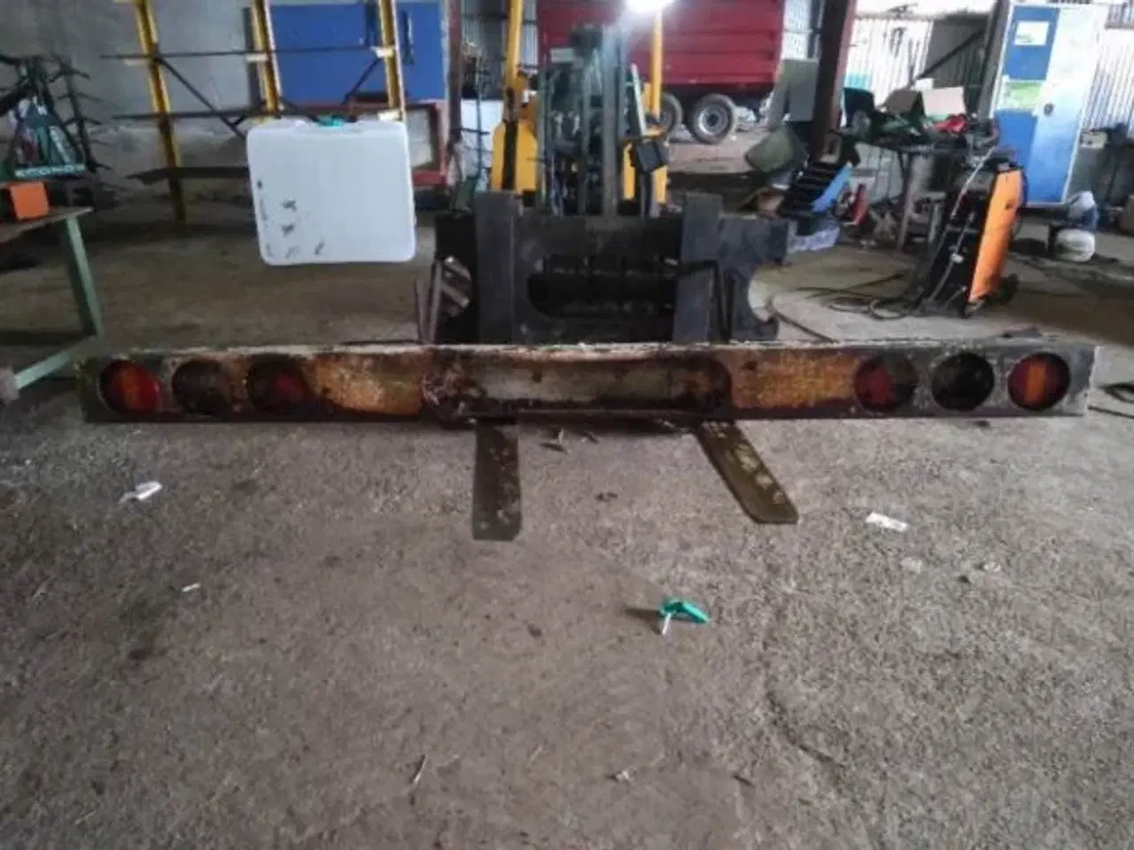 Billede 1 -   Lygte bom Underkørselsværn