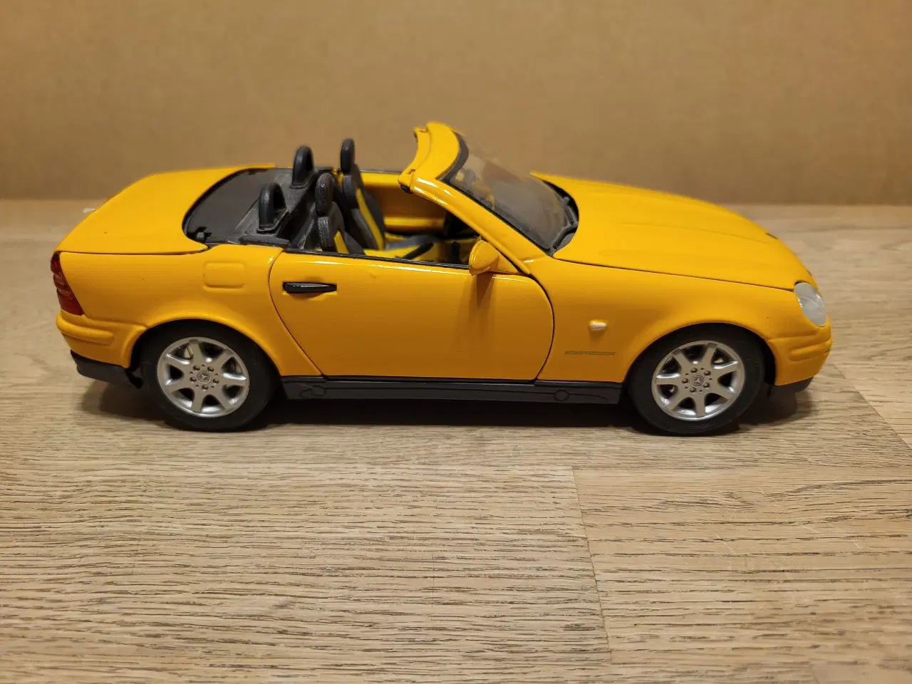 Billede 1 - Modelbil, Mercedes SLK 230. Skala 1/18